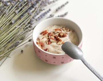 Preprost sladoled, ki si ga lahko privoščite brez slabe vesti (brez posebnih pripomočkov)