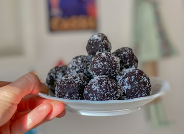 Presne figove kroglice za vse ljubitelje čokolade