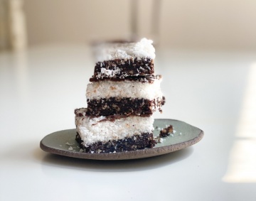 Presne kokosove krogljice (za vroče dni)