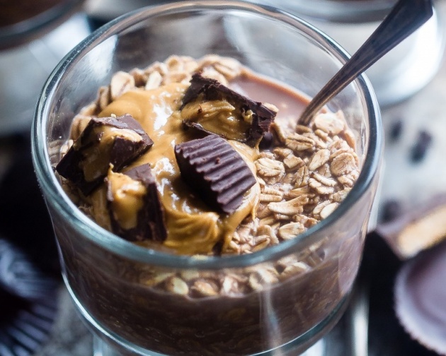 Zares dobri Snickers ovseni kosmiči (ki jih boste z veseljem jedli vsako jutro)